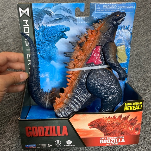 MONSTERVERSE City Destruction GODZILLA FIGURE WITH TANK Battle Damage READ!!!!!! - Picture 1 of 10